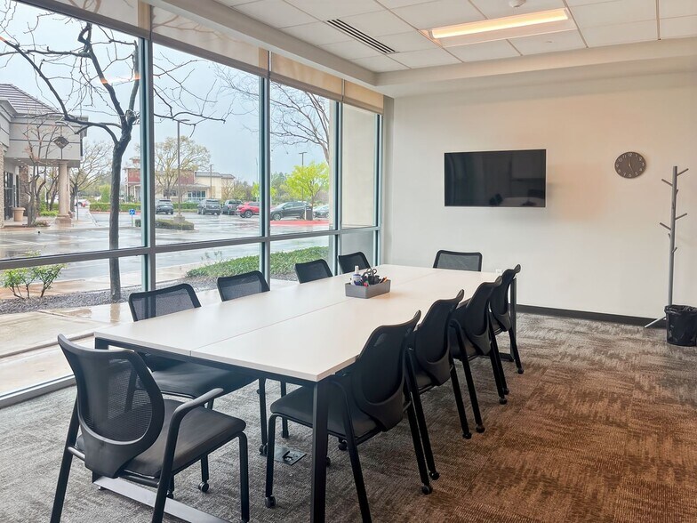 More Photos Of 265 E River Park Cir, Fresno Office For Lease