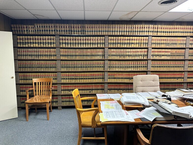 More Photos Of 410 N 1st St, Haskell Office For Sale