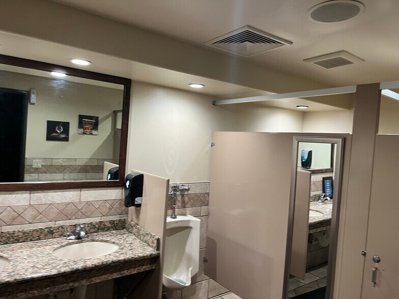 More Photos Of 1212 Market St, Redding Specialty For Lease