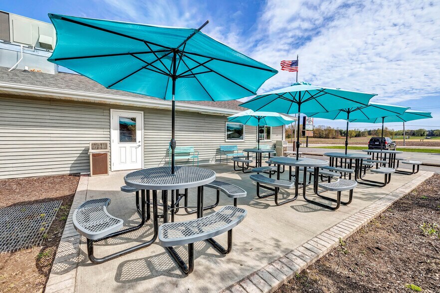 More Photos Of 2630 School Ln, Suamico Restaurant For Sale
