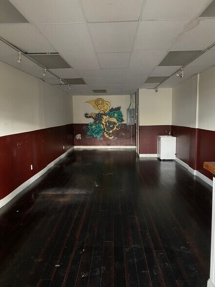 More Photos Of 1042-1052 W Beech St, East Atlantic Beach Storefront Retail Residential For Lease