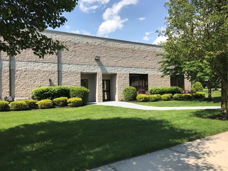 More Photos Of 22 Old Dock Rd, Yaphank Warehouse For Lease