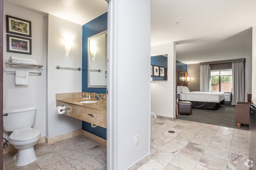 More Photos Of 5087 Clark Howell Hwy, Atlanta Hotel For Sale