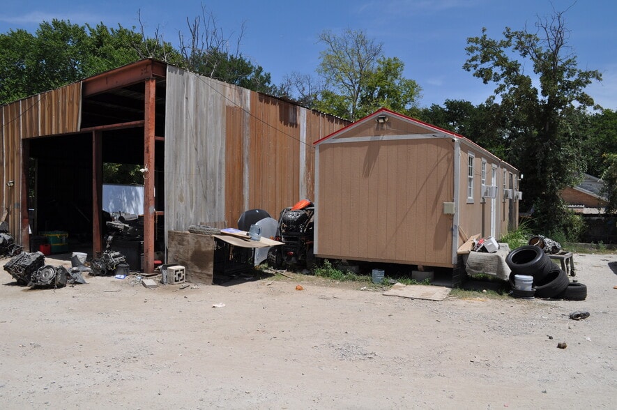 More Photos Of 8632 San Marino Ave, Dallas Warehouse For Sale