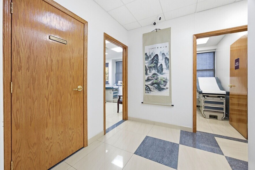 More Photos Of 139 Centre St, New York Medical For Sale