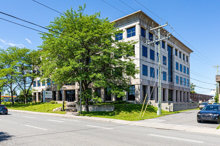 More Photos Of 3773-3777 Boul De La Côte-Vertu, Montréal Office For Lease