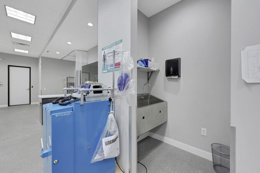 More Photos Of 375 N Stephanie St, Henderson Medical For Sale