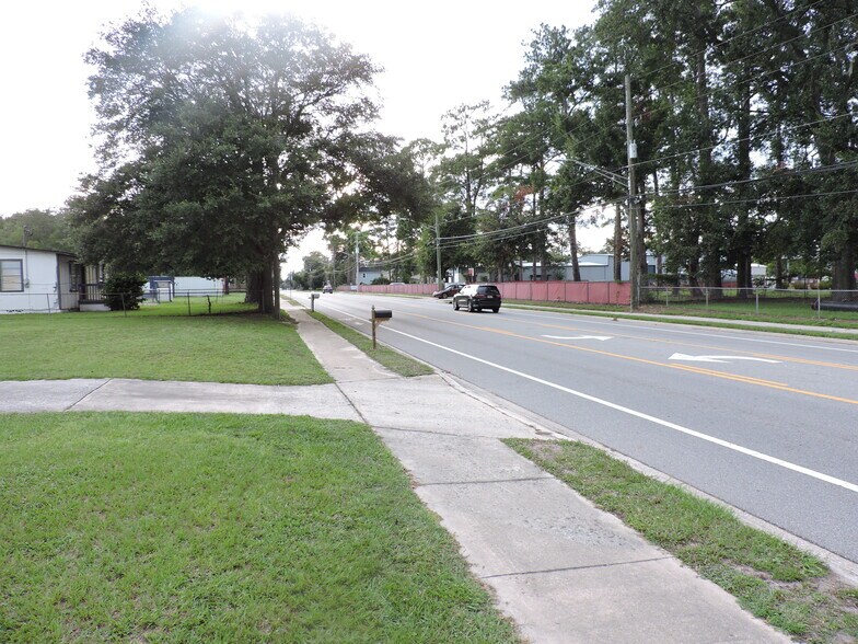 More Photos Of 7576 Wilson Blvd, Jacksonville Office For Sale