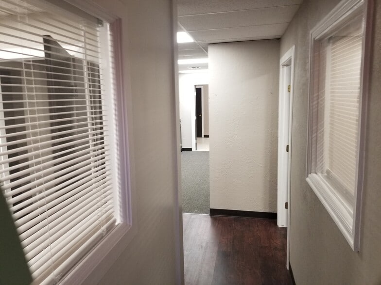 More Photos Of 3018-3030 Epperly Dr, Oklahoma City General Retail For Lease