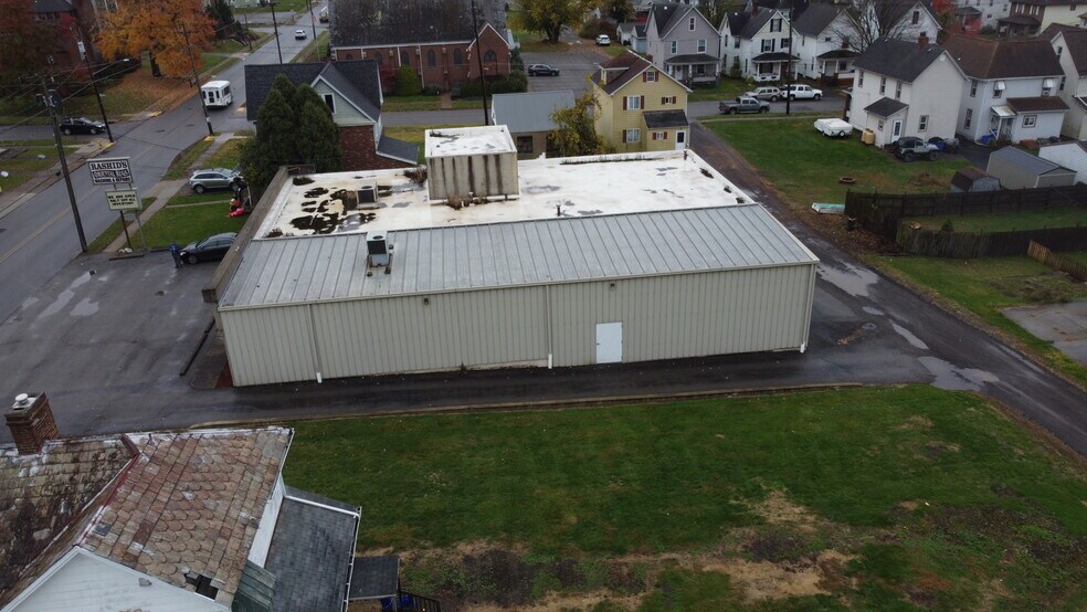 More Photos Of 1236 E Washington St, New Castle Showroom For Sale