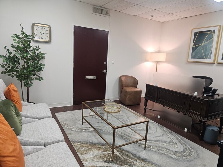 More Photos Of 400 W Main St, Babylon Medical For Lease