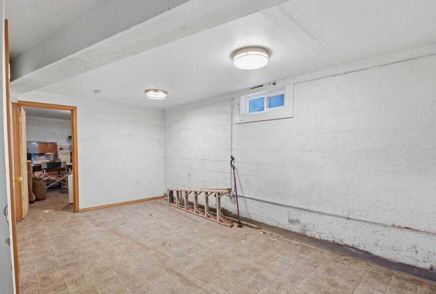 More Photos Of 715 S McLoughlin Blvd, Oregon City Apartments For Sale