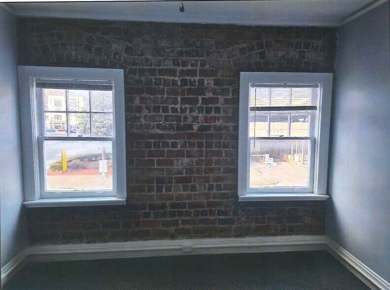 More Photos Of 645 Ohio St, Terre Haute Storefront Retail Office For Lease