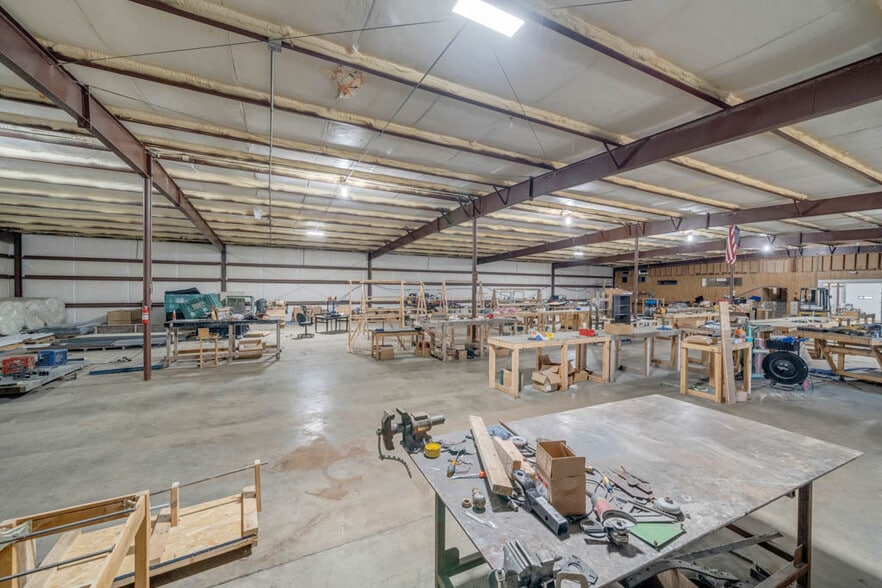 More Photos Of 1106 N 10th St, Winterset Flex For Sale