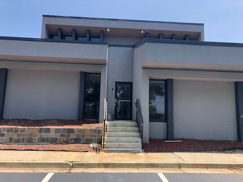 More Photos Of 1235 Southlake Cir, Morrow General Retail For Lease