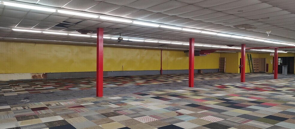 More Photos Of 960 French Rd, Cheektowaga Light Distribution For Sale