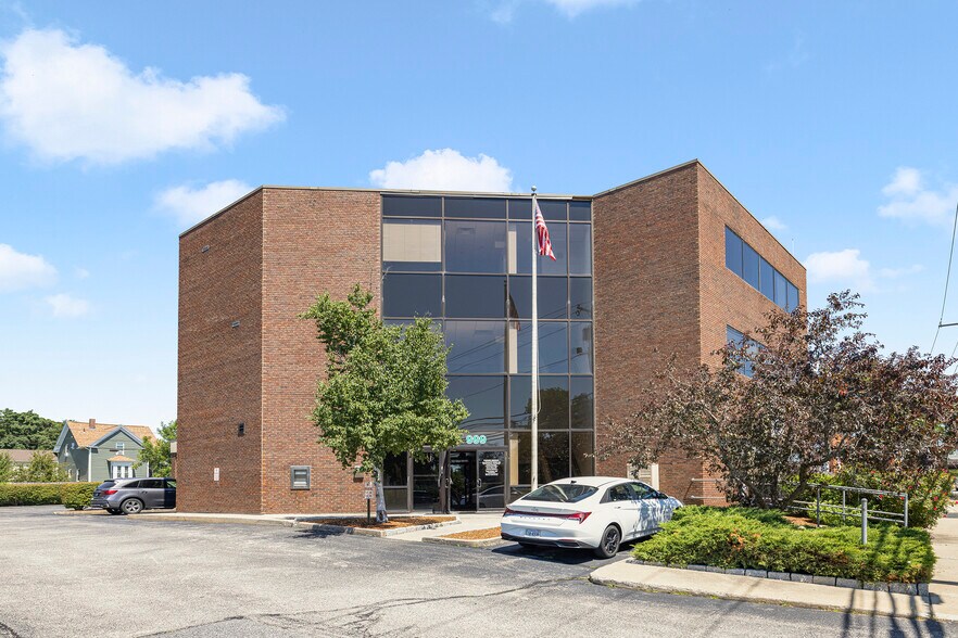 More Photos Of 999 S Broadway, East Providence Medical For Lease