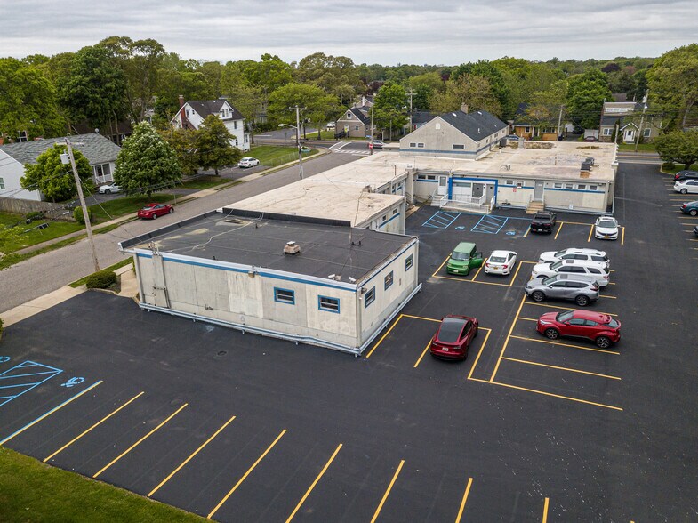 More Photos Of 111 Carleton Ave, Islip Terrace Medical For Lease