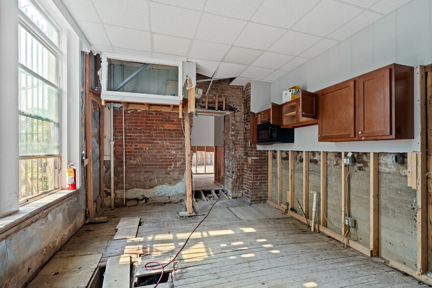 More Photos Of 101 St Clair St, Frankfort Loft Creative Space For Sale