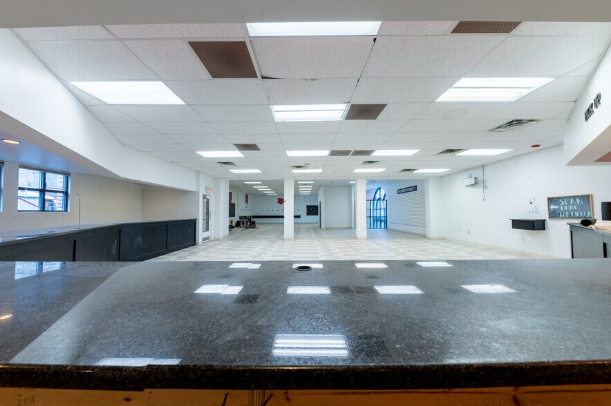 More Photos Of 1370 University Ave, Morgantown Storefront Retail Office For Lease