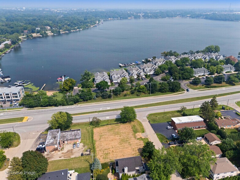 More Photos Of 900 Winnetka Ter, Lake Zurich Veterinarian Kennel For Sale