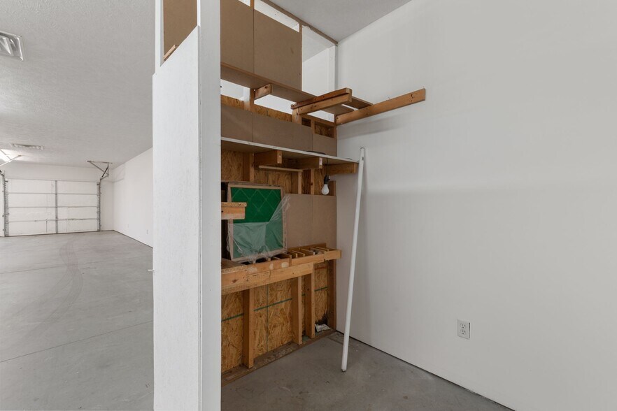 More Photos Of 807 Lipscomb St, Shelbyville Warehouse For Sale