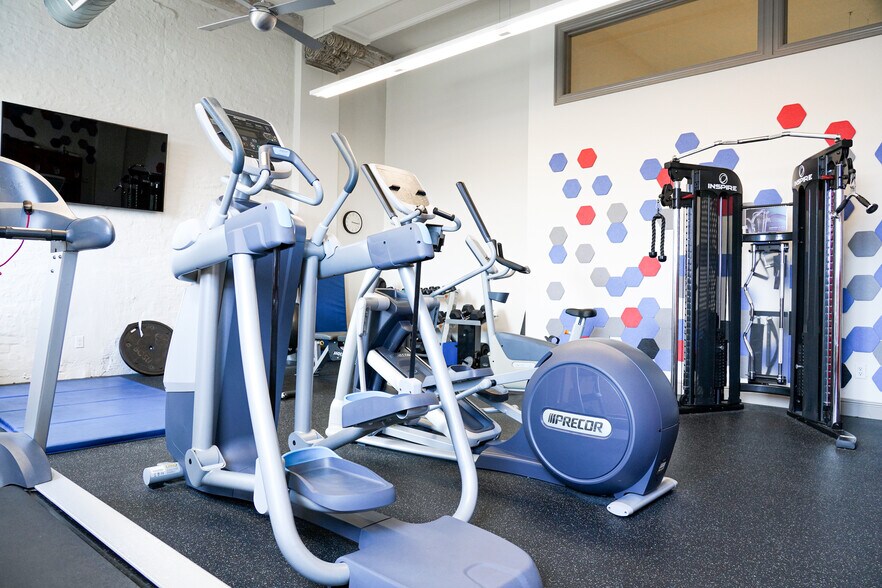 More Photos Of 146-150 E Main St, Carnegie Office For Lease