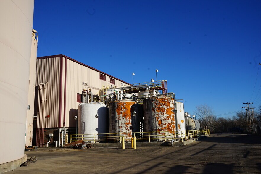 More Photos Of 2030 N Mingo Rd, Tulsa Unknown For Lease