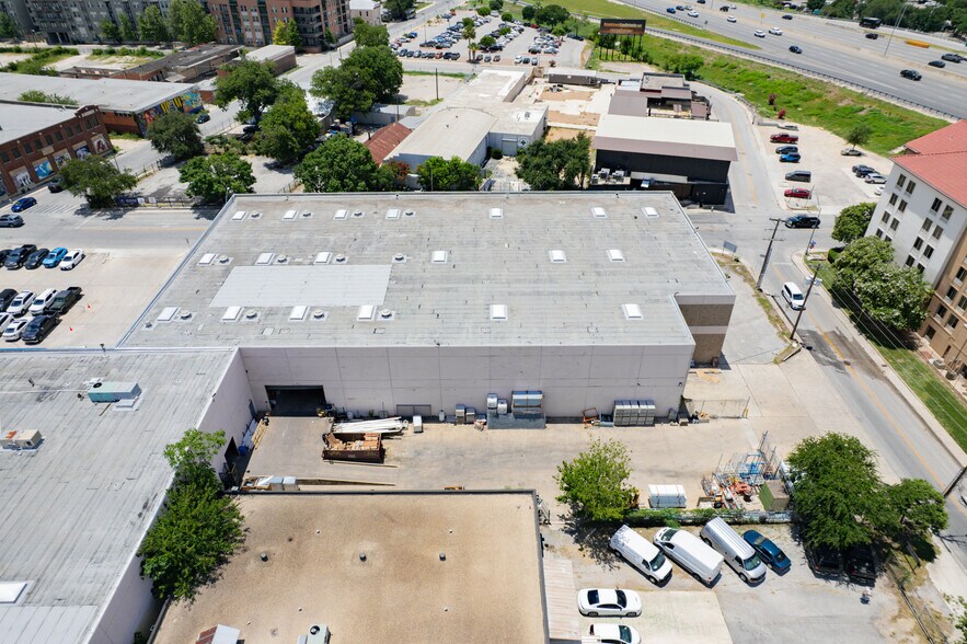 More Photos Of 1113-1133 E Houston St, San Antonio Warehouse For Lease