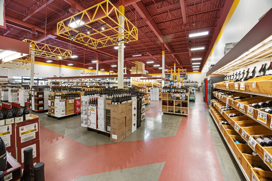 More Photos Of 2401 Maloney Dr, Bloomington Department Store For Lease