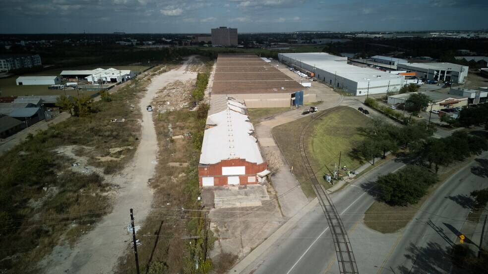 More Photos Of 3229 Navigation Blvd, Houston Warehouse For Sale