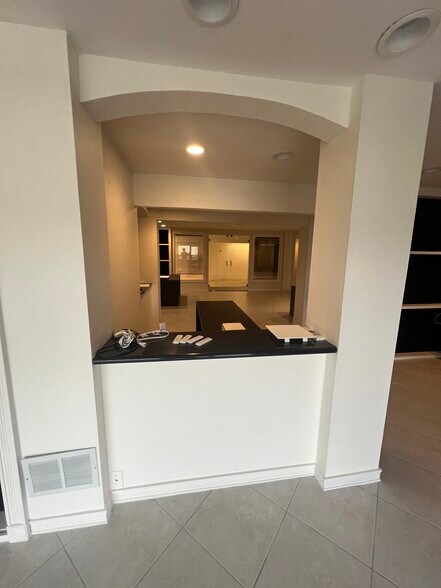 More Photos Of 3651-3663 Arnold Ave, Naples Light Manufacturing For Lease