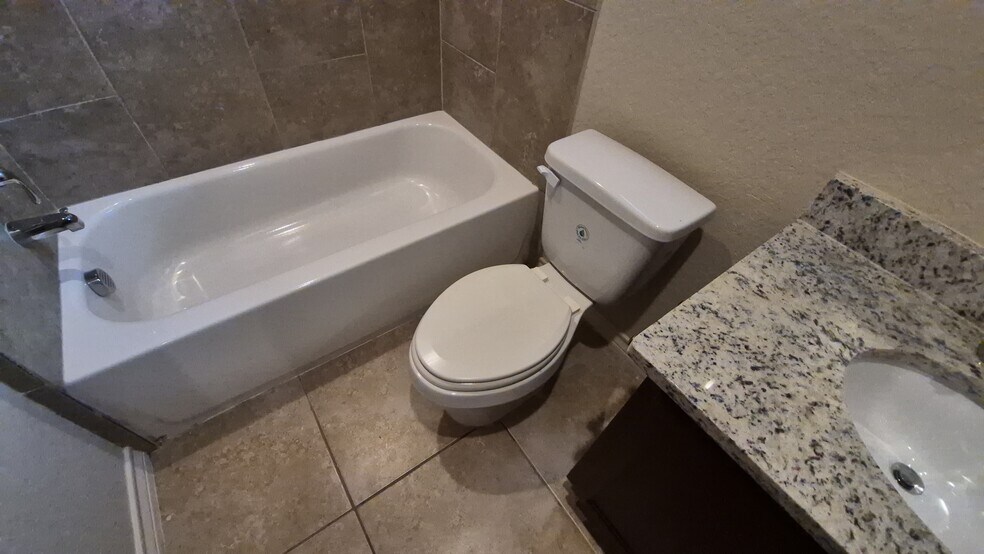 More Photos Of 6866 Lakeview Dr, San Antonio Multifamily For Sale