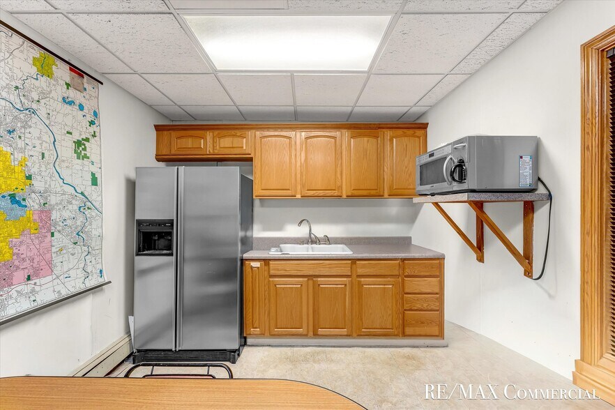 More Photos Of 758 Burton St SE, Grand Rapids Office For Sale