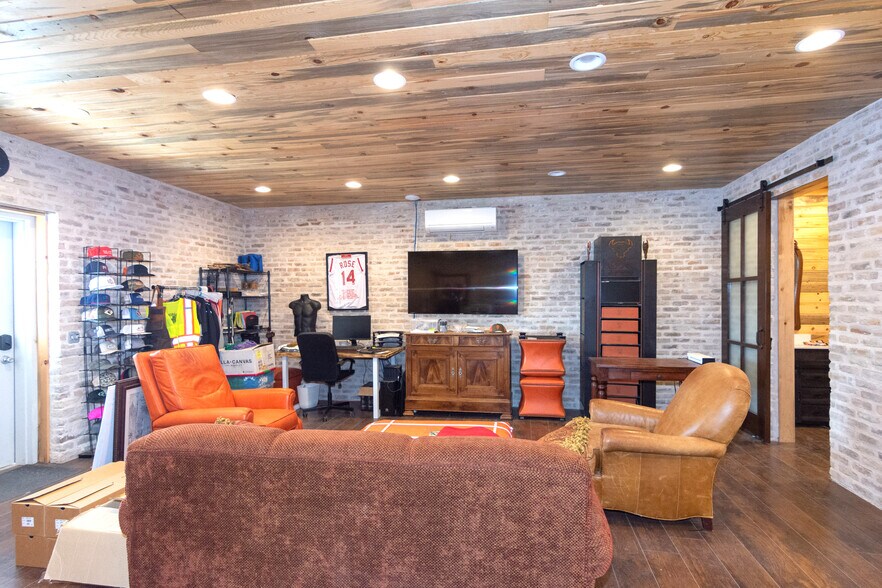 More Photos Of 2520 W Highway 290, Dripping Springs Light Manufacturing For Sale