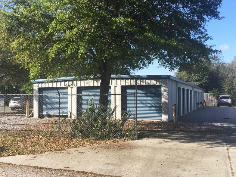 More Photos Of 1304 N T St, Pensacola Self Storage For Sale
