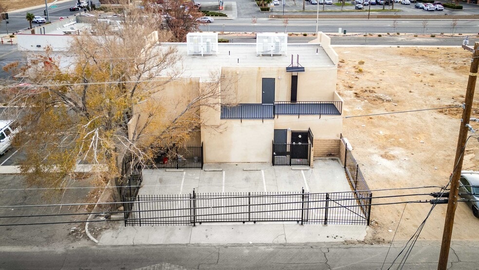 More Photos Of 465 E Palmdale Blvd, Palmdale Loft Creative Space For Lease