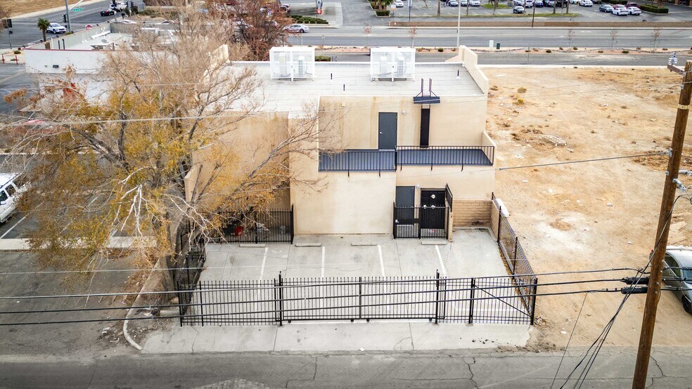 More Photos Of 465 E Palmdale Blvd, Palmdale Loft Creative Space For Lease