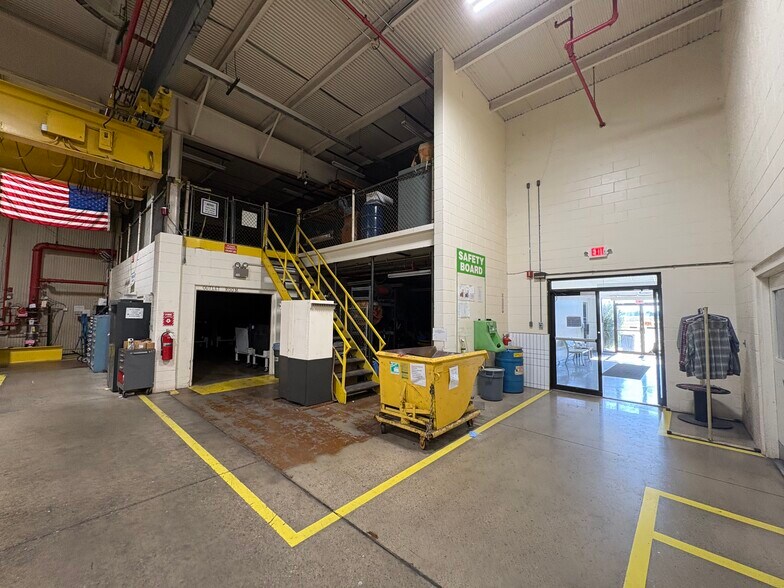 More Photos Of 101 E Industrial Blvd, Logansport Manufacturing For Sale