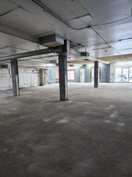 More Photos Of 1711 Westport Rd, Kansas City Office For Sale