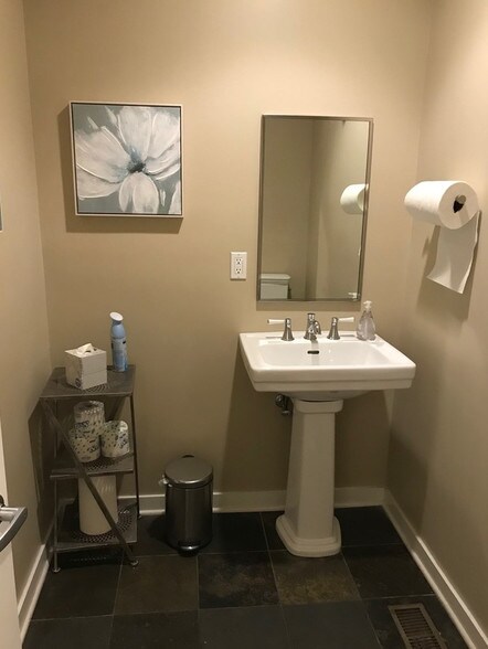 More Photos Of 166 East Ave, Norwalk Medical For Lease