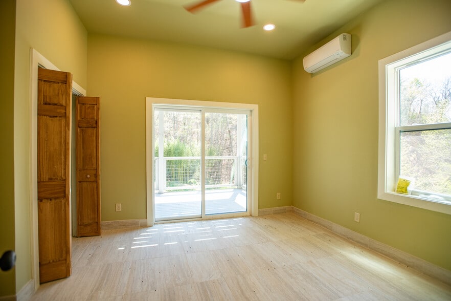 More Photos Of 9400 US-19 W, Bryson City Hotel For Sale