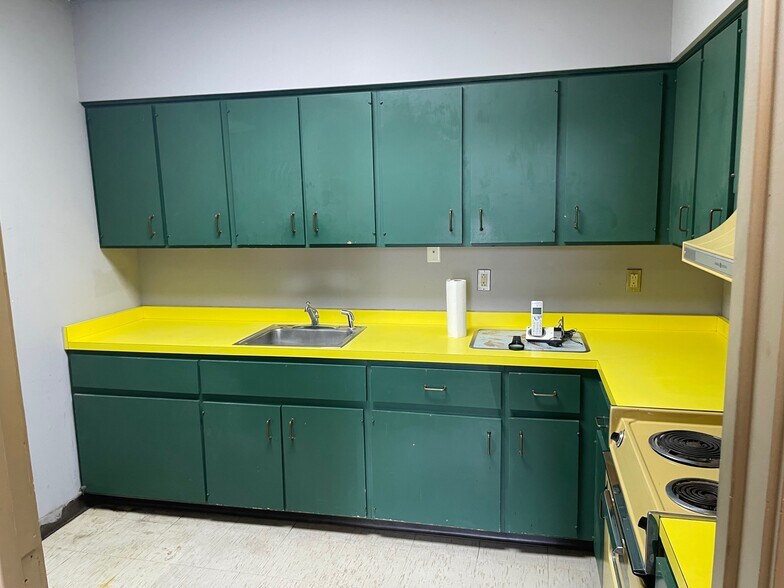 More Photos Of 312 Madison St, Clarksville Office For Sale