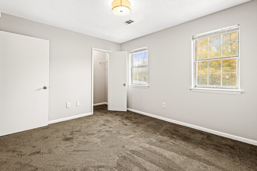 More Photos Of 82 Berry Dr, Newnan Apartments For Sale