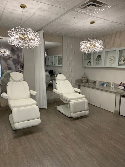 More Photos Of 2295 S Hiawassee Rd, Orlando Office For Sale