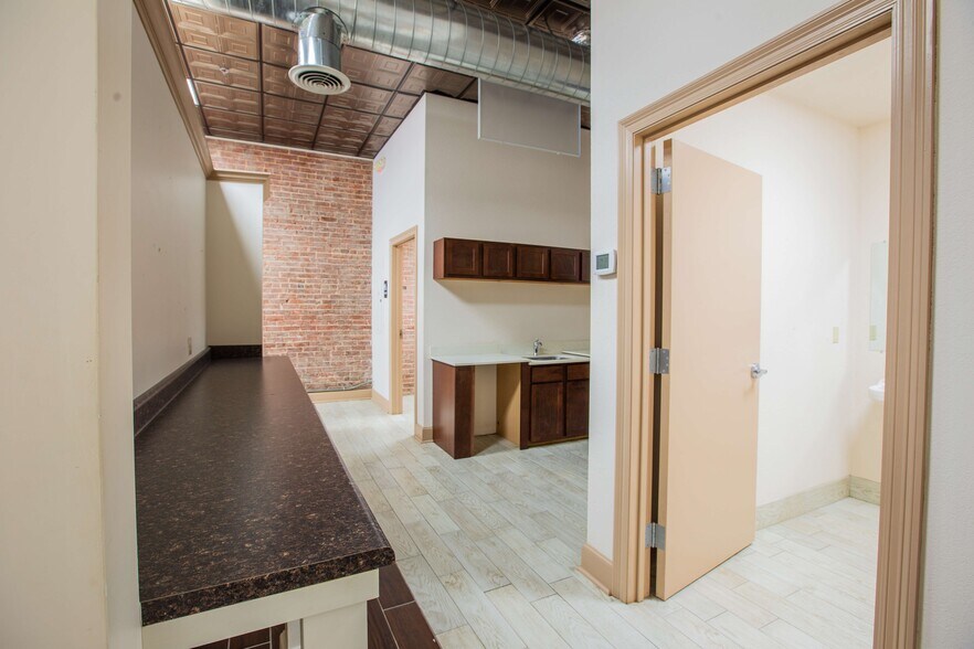 More Photos Of 518 Colcord Dr, Oklahoma City Storefront Retail Residential For Sale