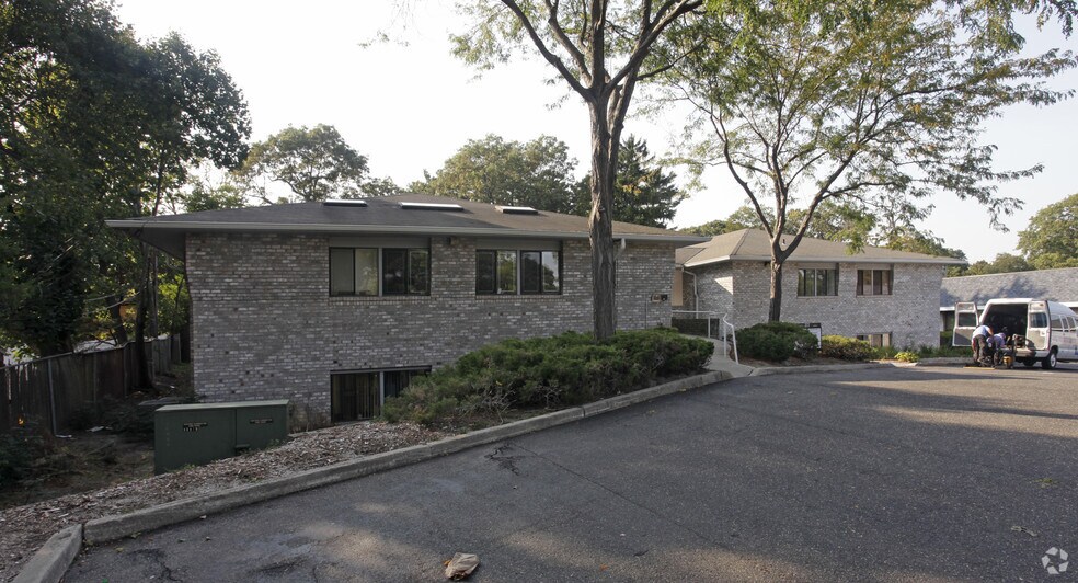 More Photos Of 373 Hauppauge Rd, Smithtown Office For Sale
