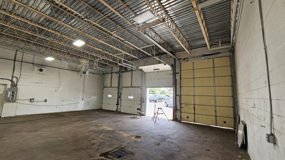 More Photos Of 5910 S Crescent Blvd, Pennsauken Warehouse For Lease