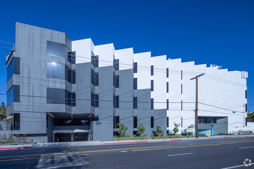 More Photos Of 4130 Cahuenga Blvd, Toluca Lake Medical For Lease