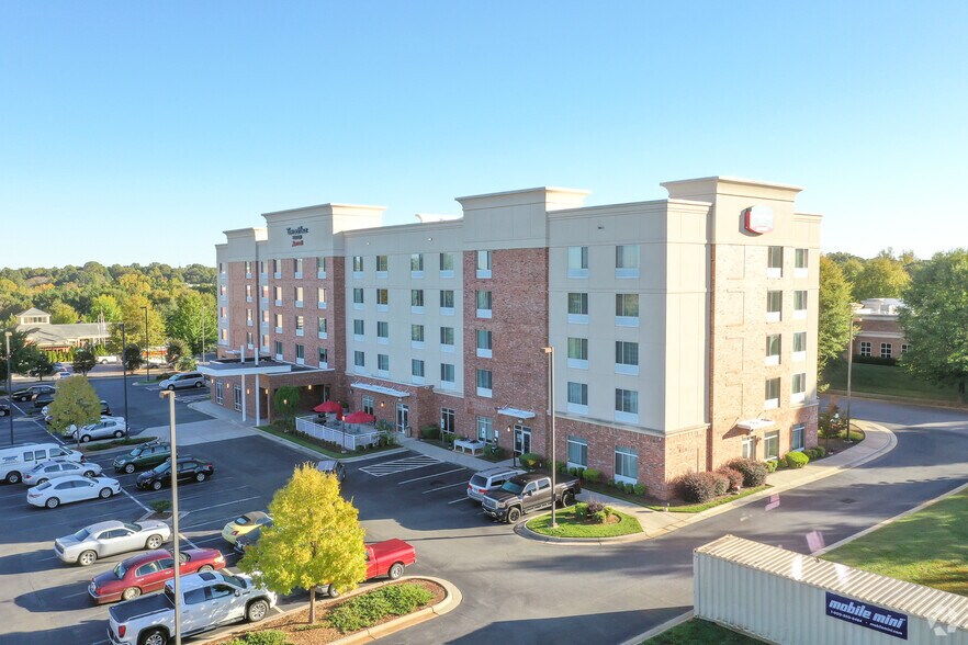 More Photos Of 139 Gateway Blvd, Mooresville Hotel For Sale